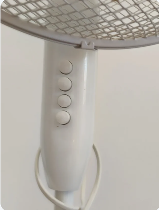 Ventilador blanco de pie