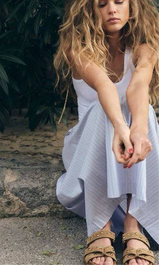 Sandalias tachas serraje Zara 