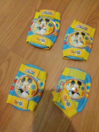 Casco bici + protecciones Mickey