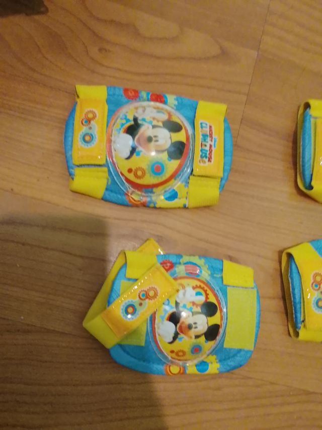 Casco bici + protecciones Mickey