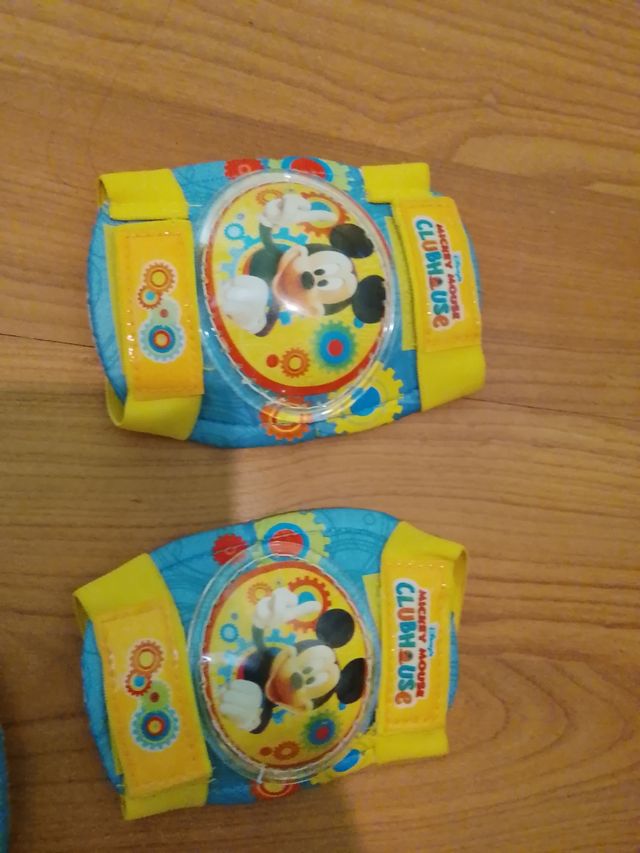 Casco bici + protecciones Mickey