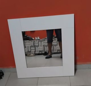 Espejo blanco con marco de madera
