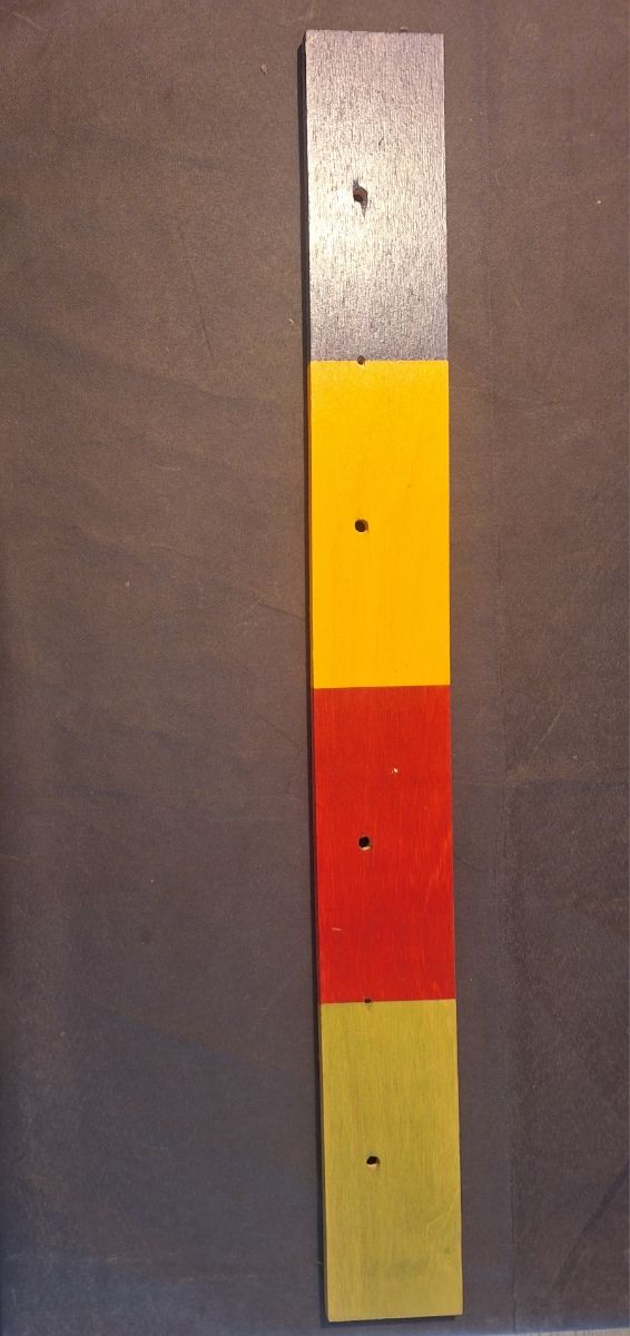 Colgador infantil madera multicolor 2 iguales 10€.