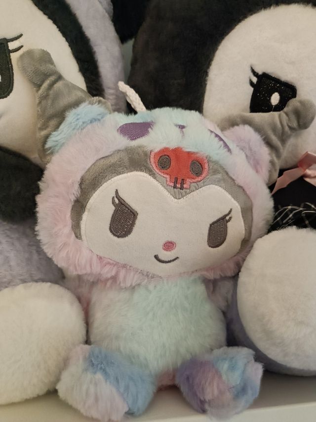 3 Peluches Kuromi: ¡Monstruosamente adorables!