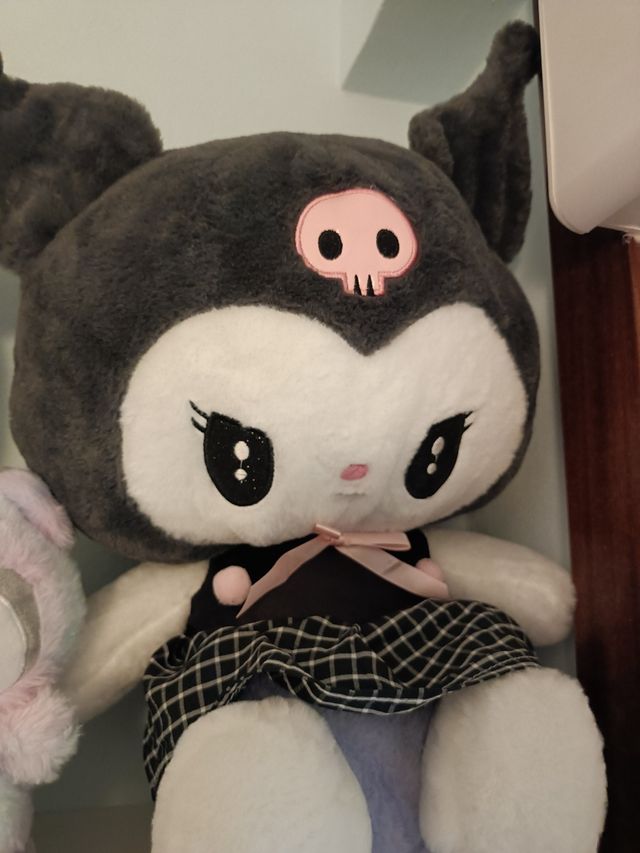 3 Peluches Kuromi: ¡Monstruosamente adorables!
