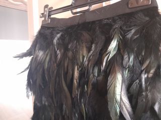 Falda negra plumas - elegante