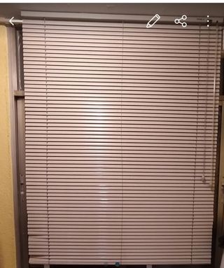 Persiane veneziane 1 in legno e 1 in alluminio