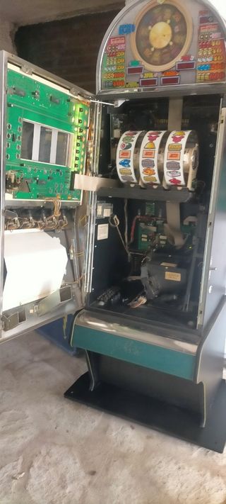 Maquina recreativa antigua