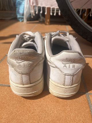 Nike Air Force 1 blancas usadas