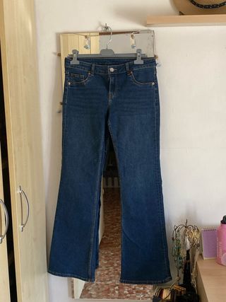 Jeans campana tiro bajo azul