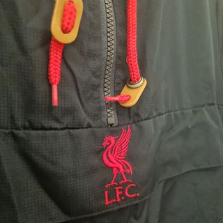 Chaqueta Liverpool FC azul oscuro y roja