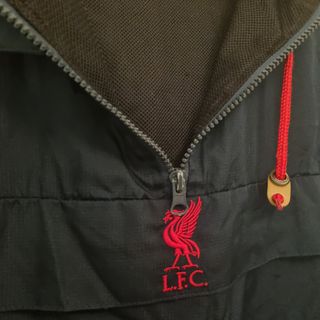 Chaqueta Liverpool FC azul oscuro y roja