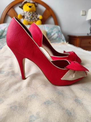 Zapatos tacón lazo rojos