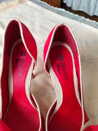 Zapatos tacón lazo rojos