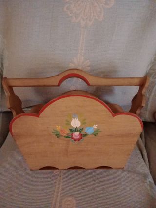 Revistero madera pintado - vintage
