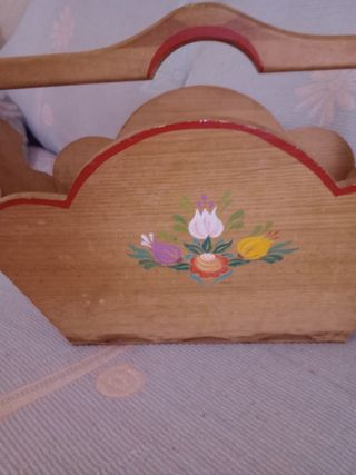 Revistero madera pintado - vintage