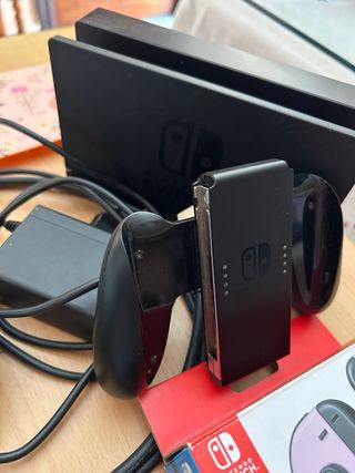 Nintendo Switch (CON MANDOS NUEVOS)