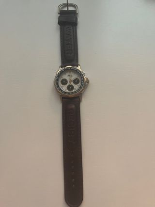 Reloj Croton marrón y plata negociable 