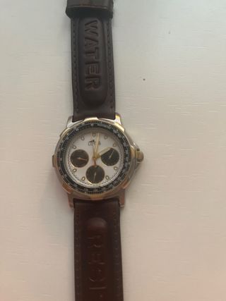 Reloj Croton marrón y plata negociable 