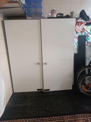 Armario blanco de madera - 2 puertas
Montado