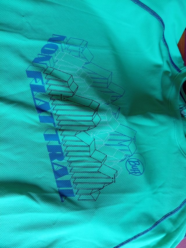 Camiseta técnica Buff turquesa