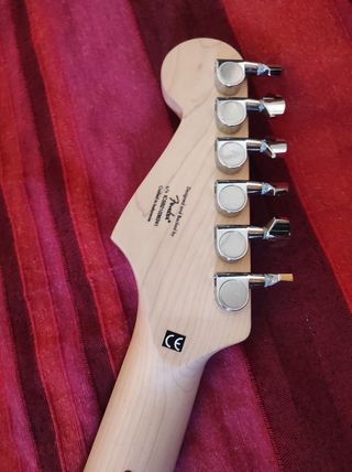 Guitarra eléctrica Fender squier doble pastilla.

