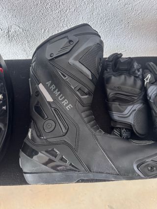 Botas y guantes moto Alpinestars