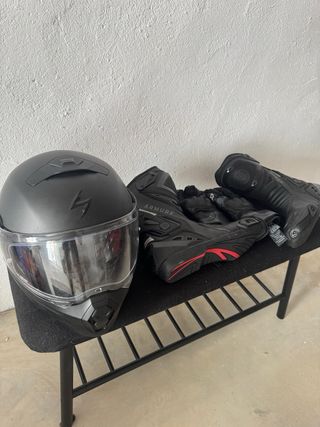 Botas y guantes moto Alpinestars
