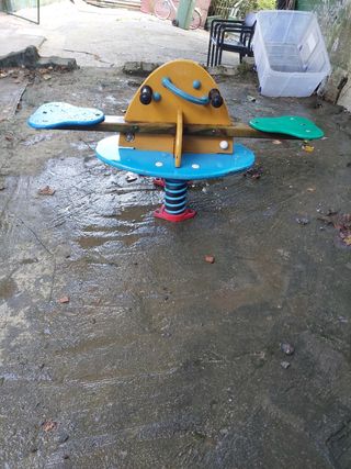 Balancín infantil de madera