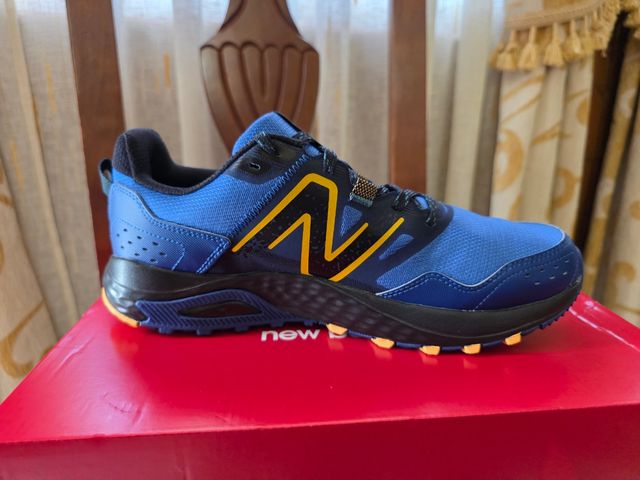 New Balance 410 v8 Azul amarillo n43 sin estrenar