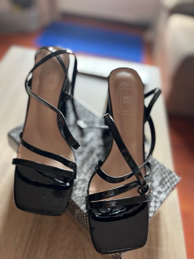 Sandalias negras tacón cómodo