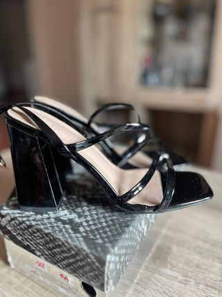 Sandalias negras tacón cómodo 