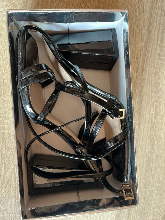 Sandalias negras tacón cómodo