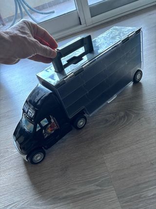 Muchos Coches y Camión Transporte con Coches