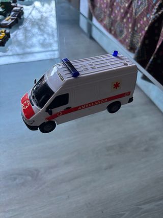 Muchos Coches y Camión Transporte con Coches