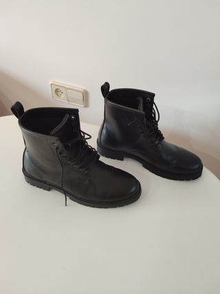 Botines negros Pull & Bear. Hombre. 42
