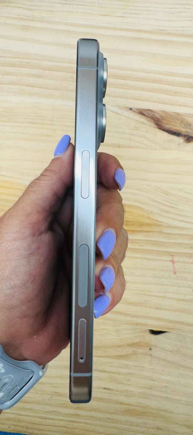 iPhone 15 Pro 256GB - Titanio naturale