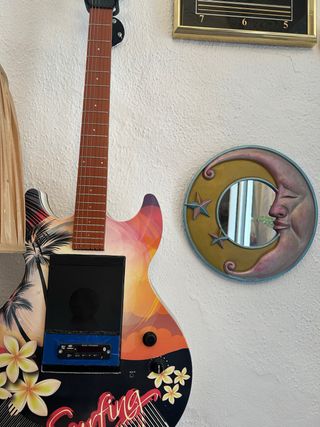 Guitarra eléctrica , con radio y puerto USB