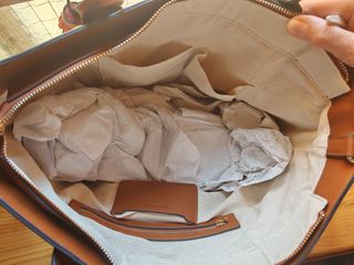 Bolso shopper beige y marrón.