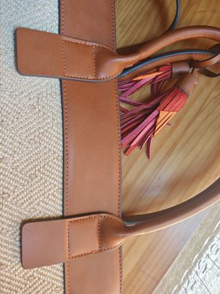 Bolso shopper beige y marrón.