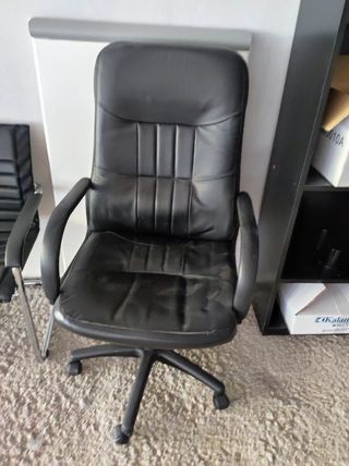 Silla oficina giratoria negra