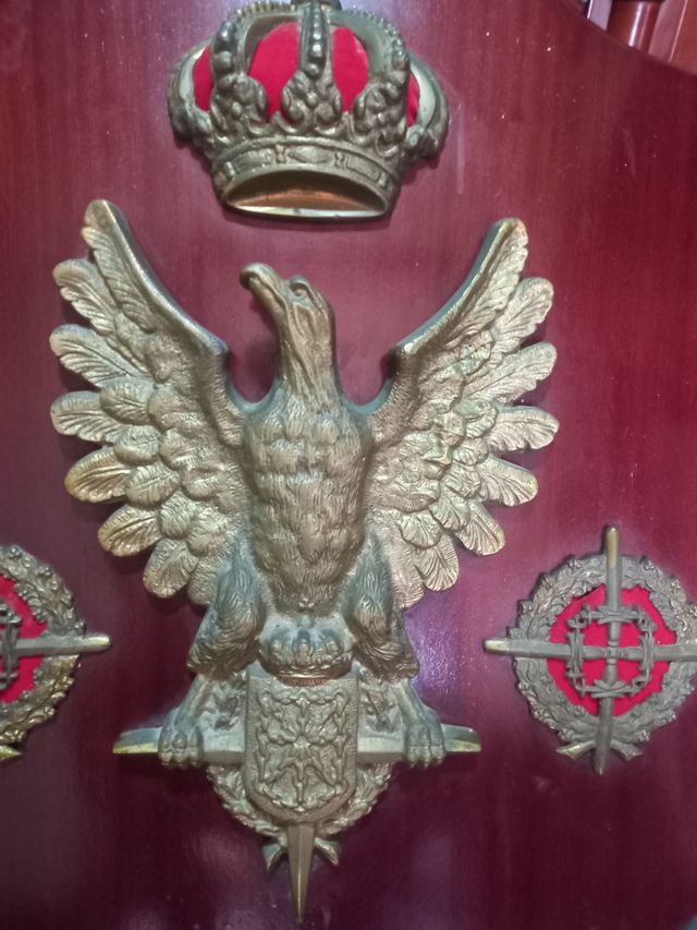 Crucero Navarra con 2 Laureadas de San Fernando