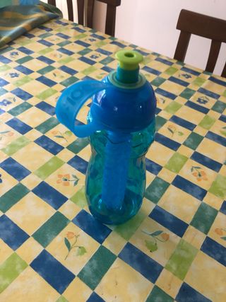 Borraccia acqua con cannuccia