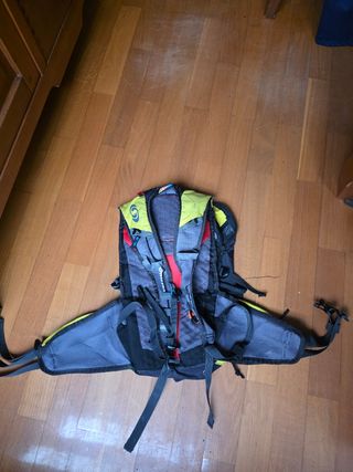 Mochila Salomon XA 20L - Negra/Amarilla