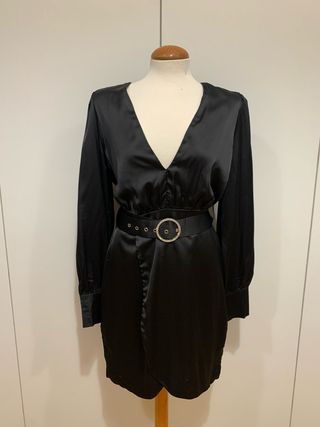 Vestido negro satinado c/cinturón