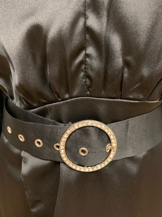 Vestido negro satinado c/cinturón
