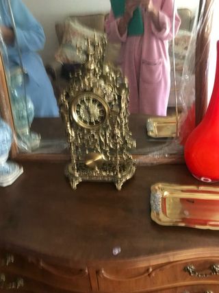 se venden cuadros  por vaciado de casa.