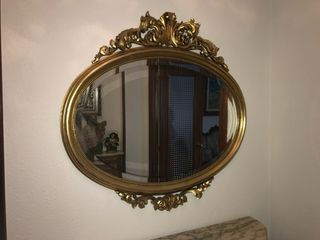 se venden cuadros  por vaciado de casa.