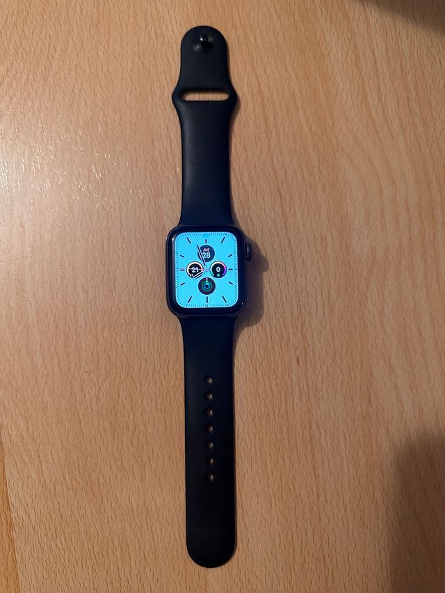 Apple Watch SE 40mm GPS + Celular - Negro