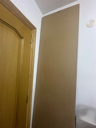 Tablero madera blanco brillo.
 Tokio -Leroy merlin